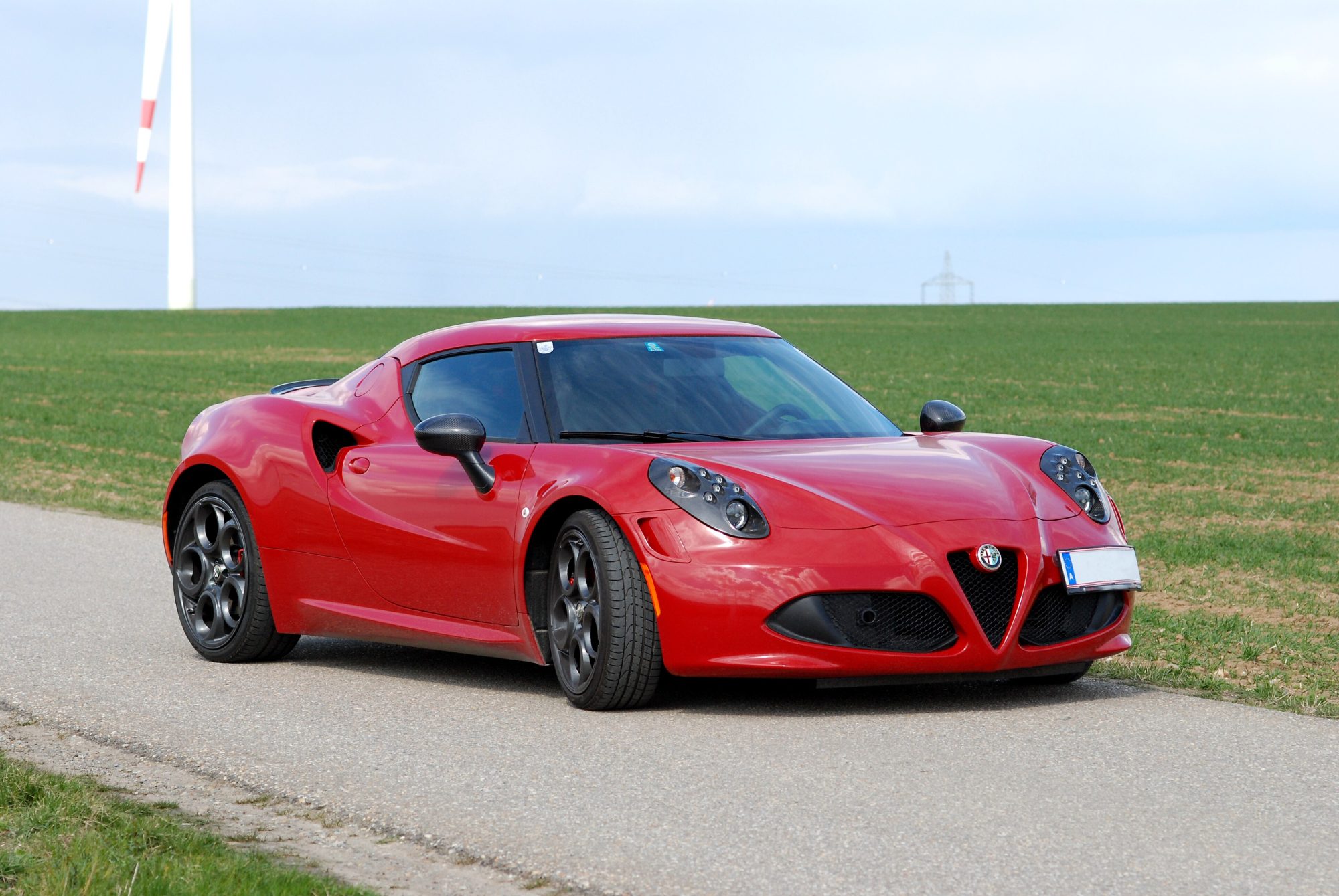Alfa Romeo 4C, front view