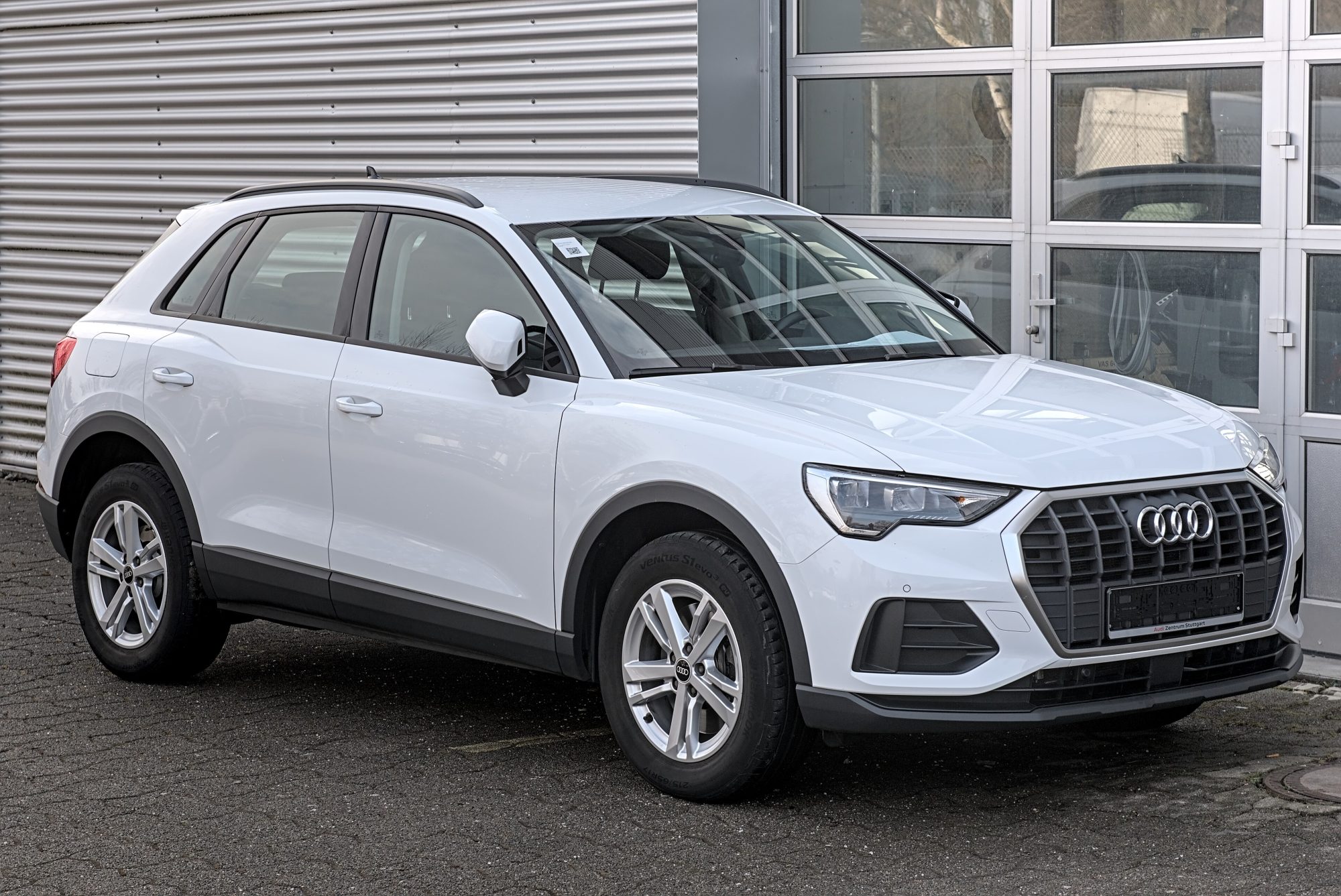 Audi Q3 (F3)