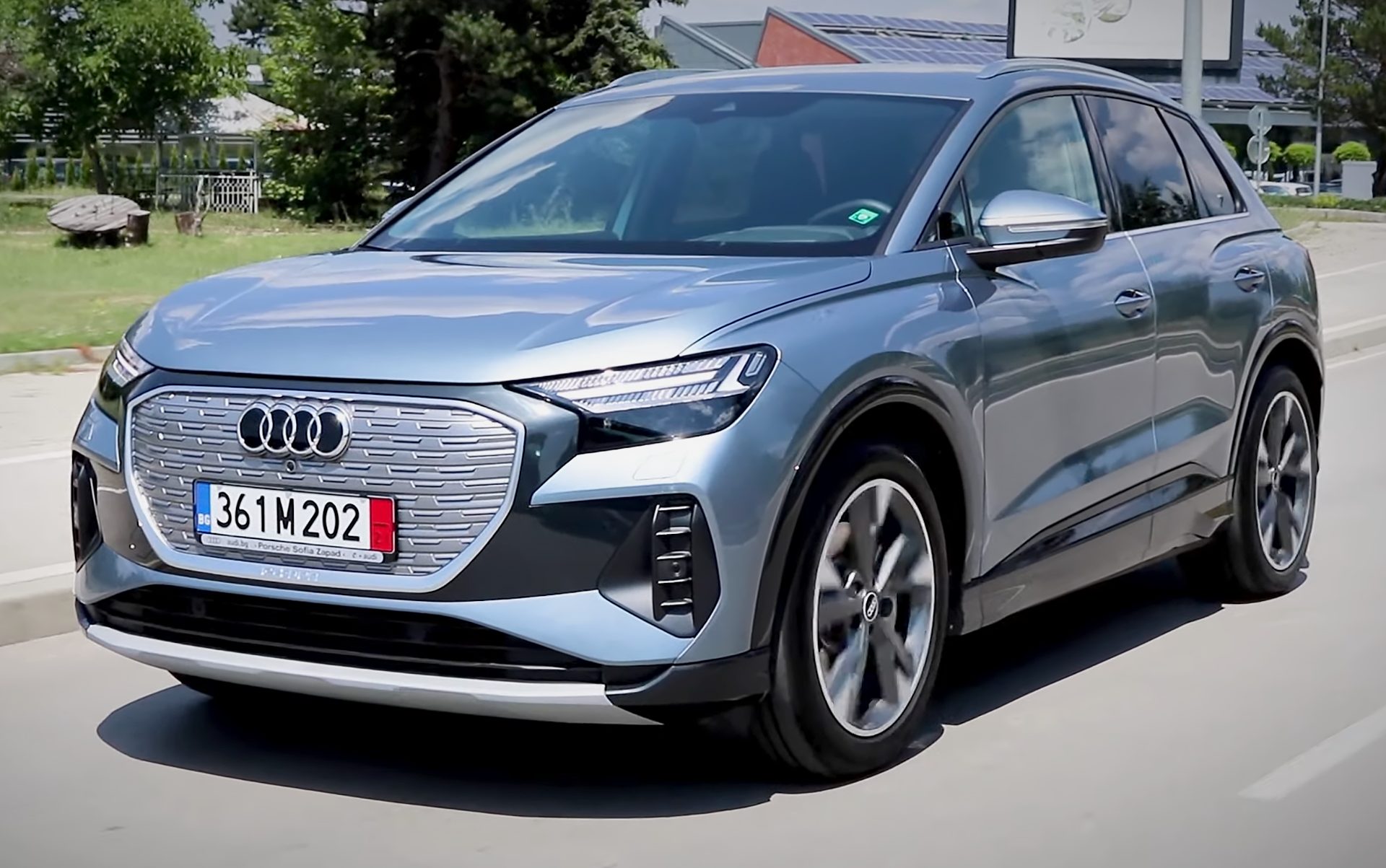 Audi Q4 e-tron, front view