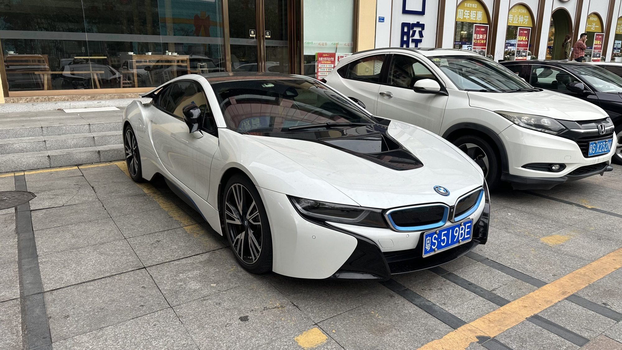 BMW i8, front view