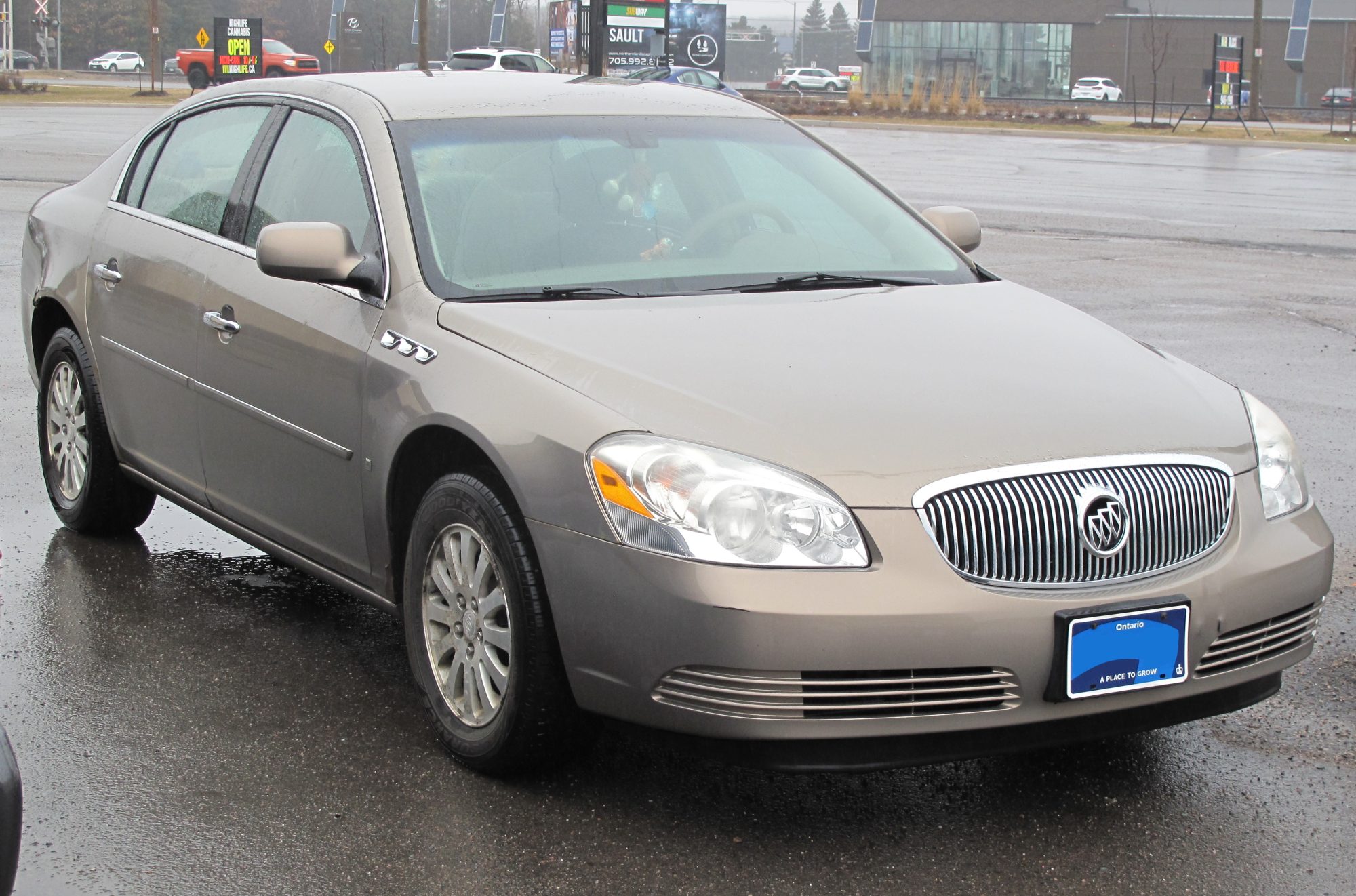 Buick Lucerne, front view