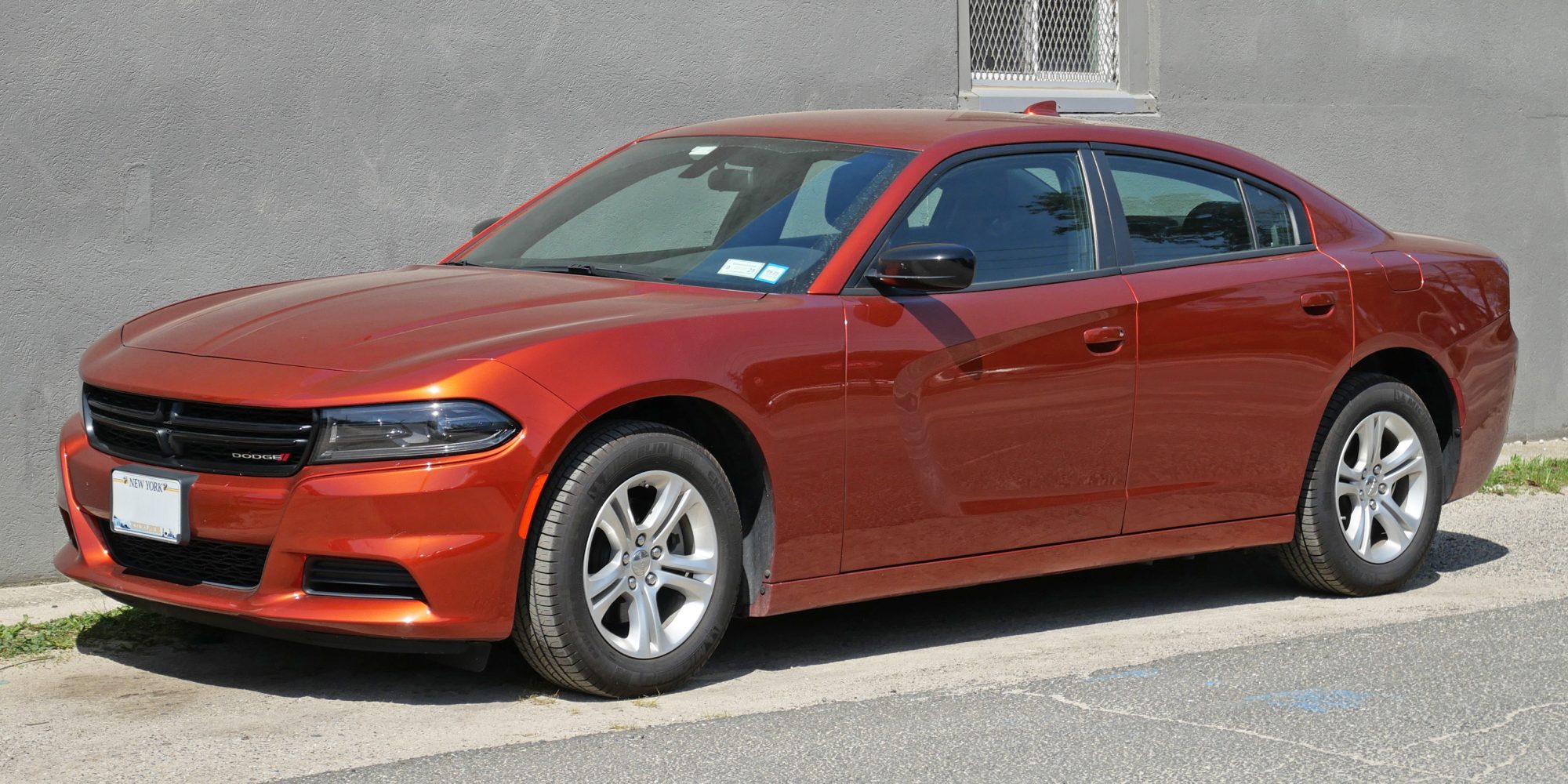 Dodge Charger SXT (LD), front view