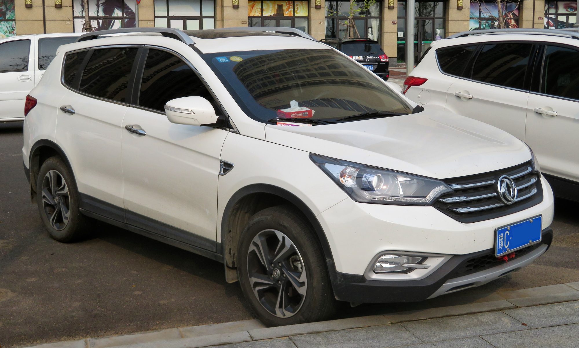 Dongfeng AX7, front view