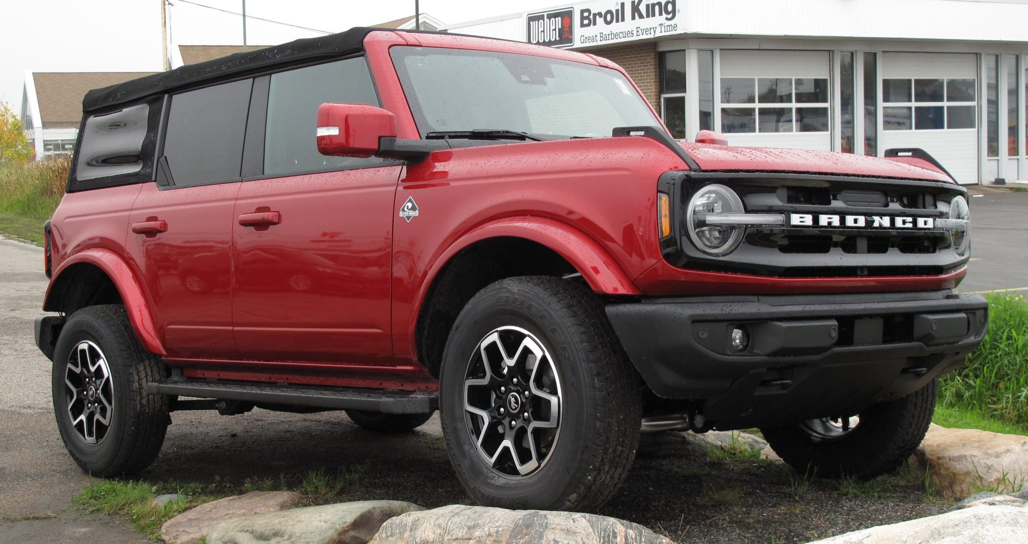 Ford Bronco, front view