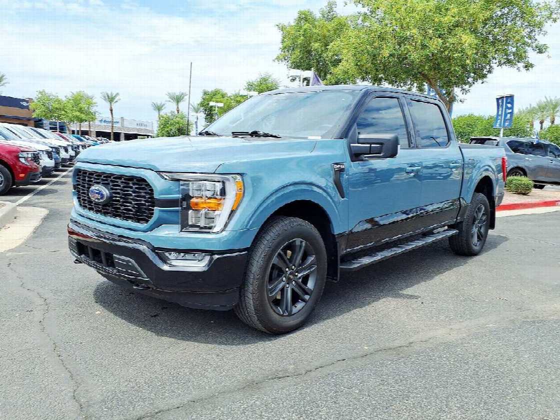 Ford F-150 XLT (fourteenth generation), front three-quarter view