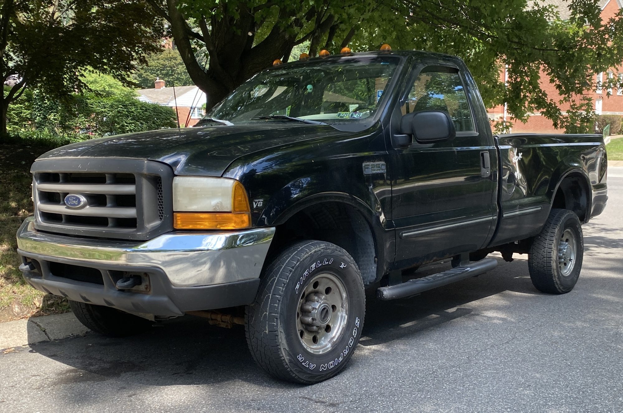 Ford F-250 Super Duty, front view
