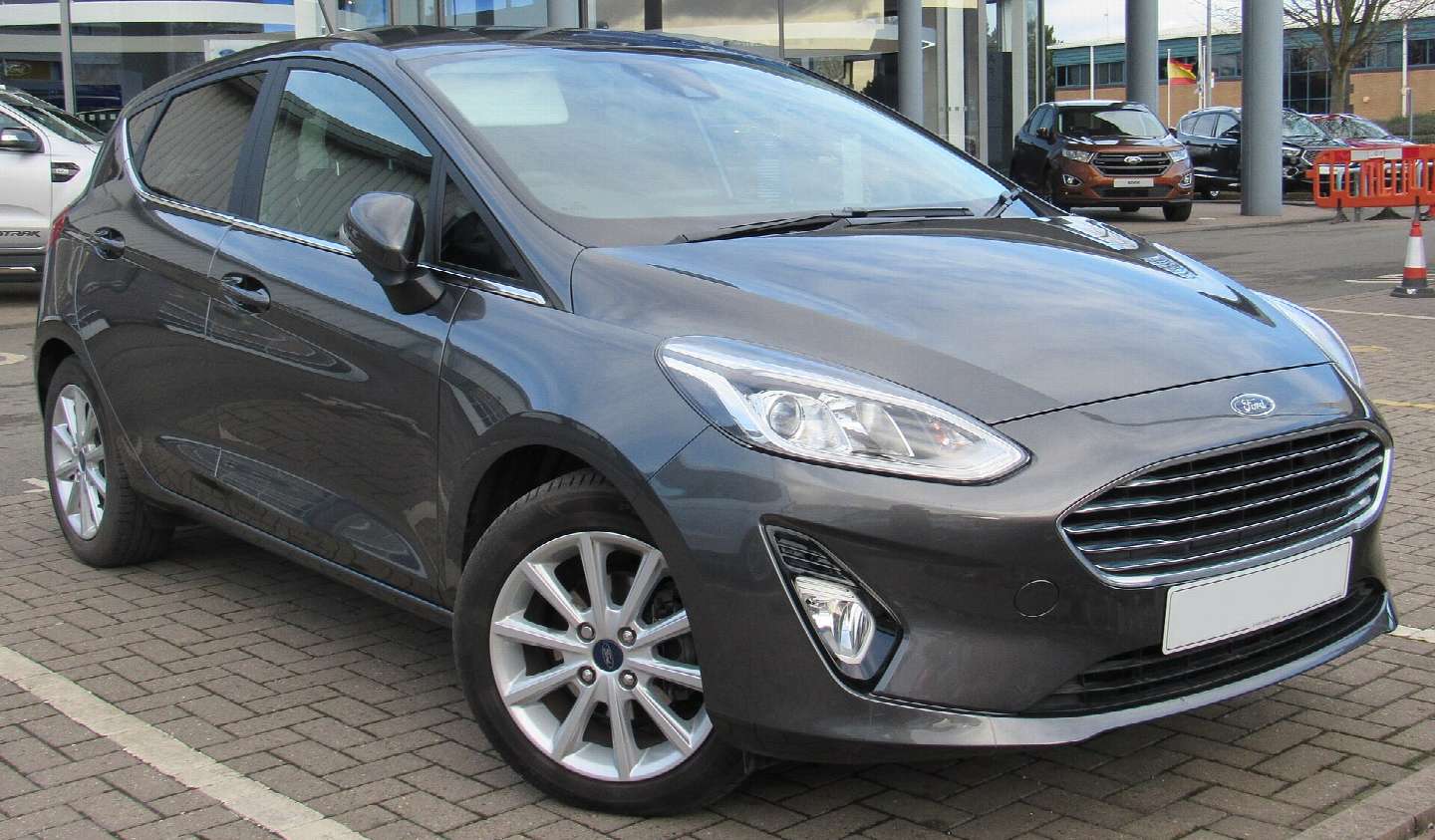 Ford Fiesta Titanium, front three-quarter view