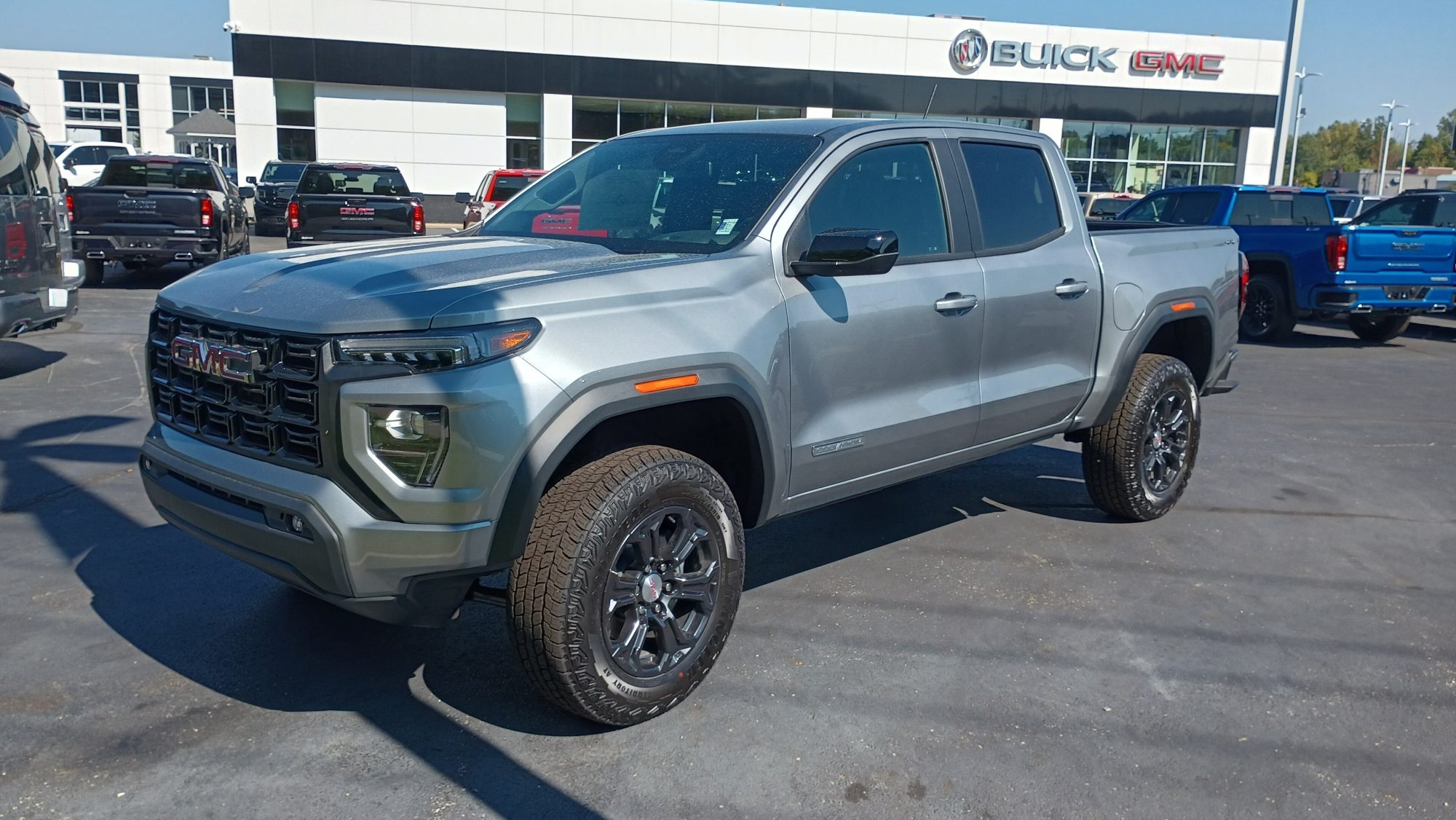 GMC Canyon, front view