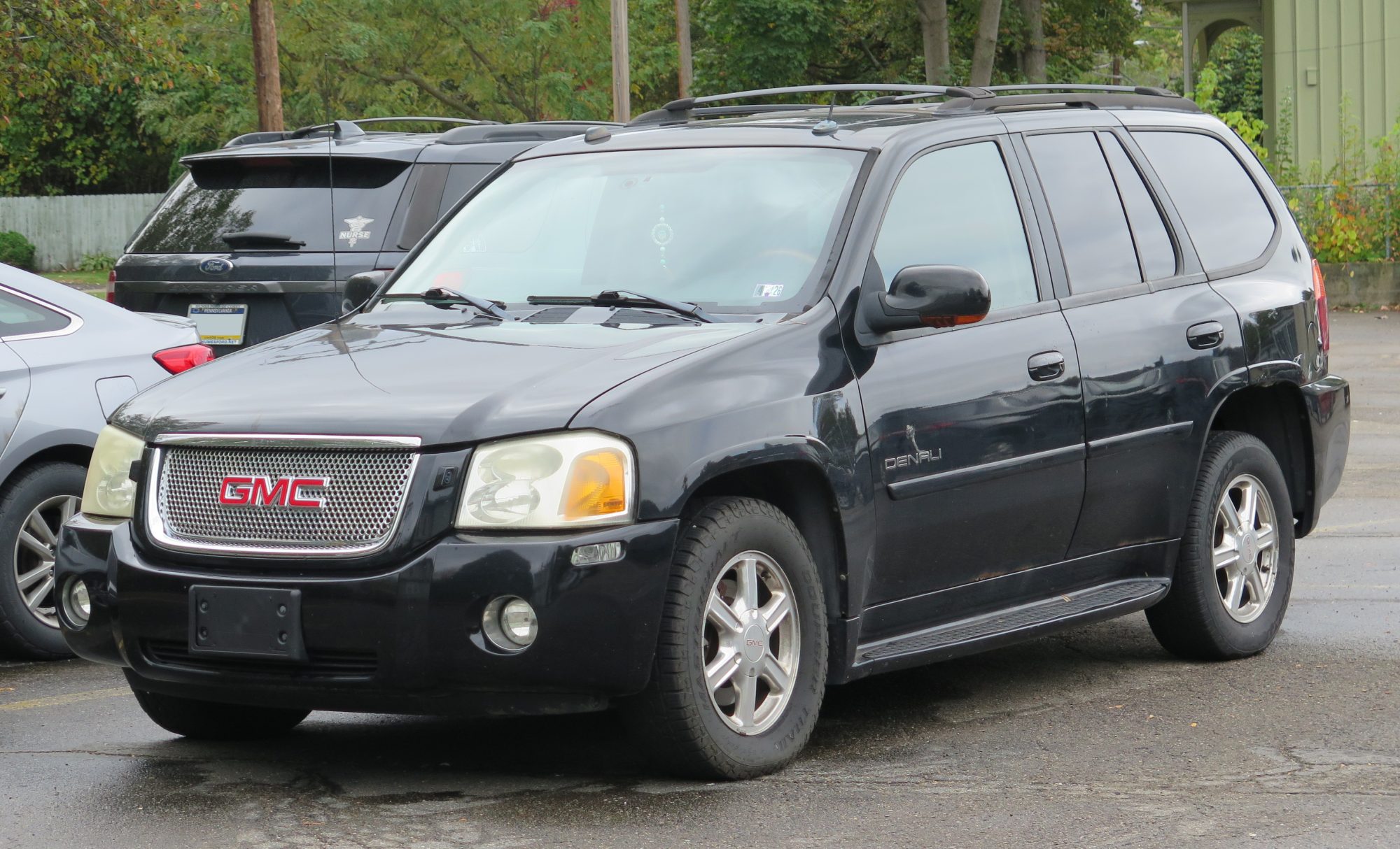 GMC Envoy, front view