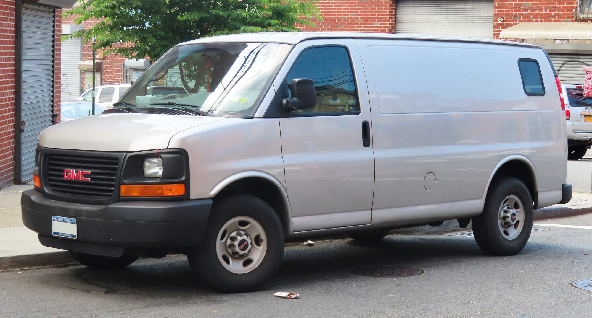 GMC Savana 2500 cargo van, front view