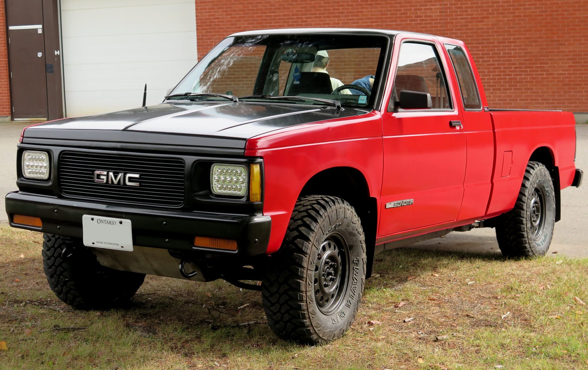 GMC Sonoma, front view