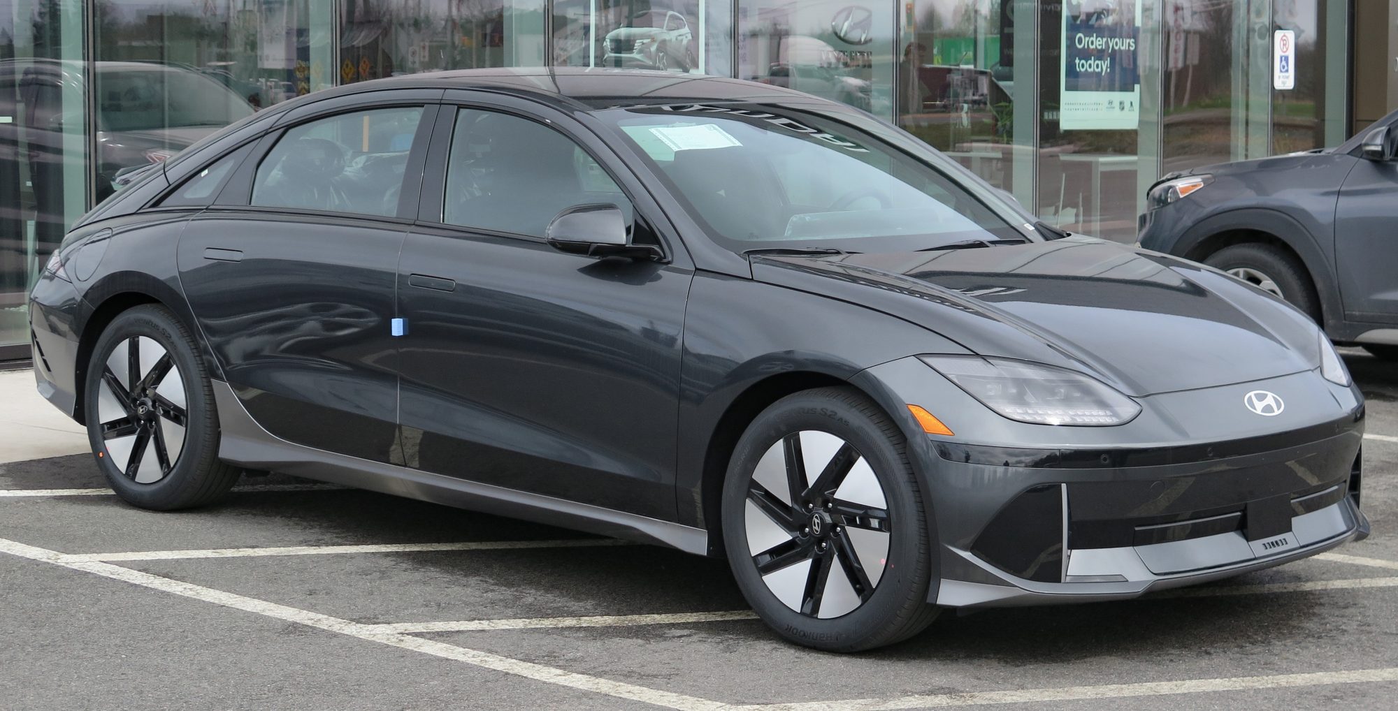 Hyundai Ioniq 6, front view