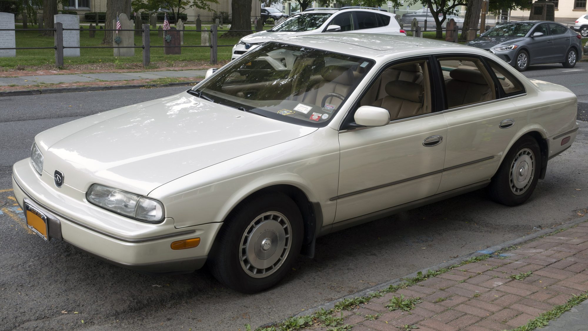 Infiniti Q45, front view