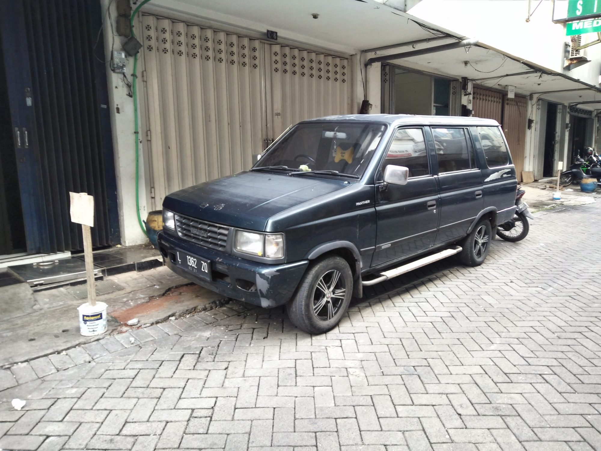 Isuzu Panther, front view