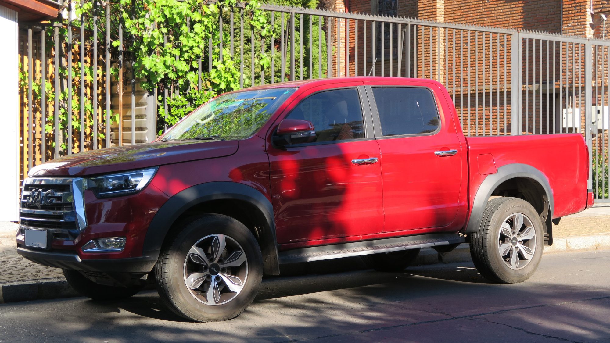 JAC T8