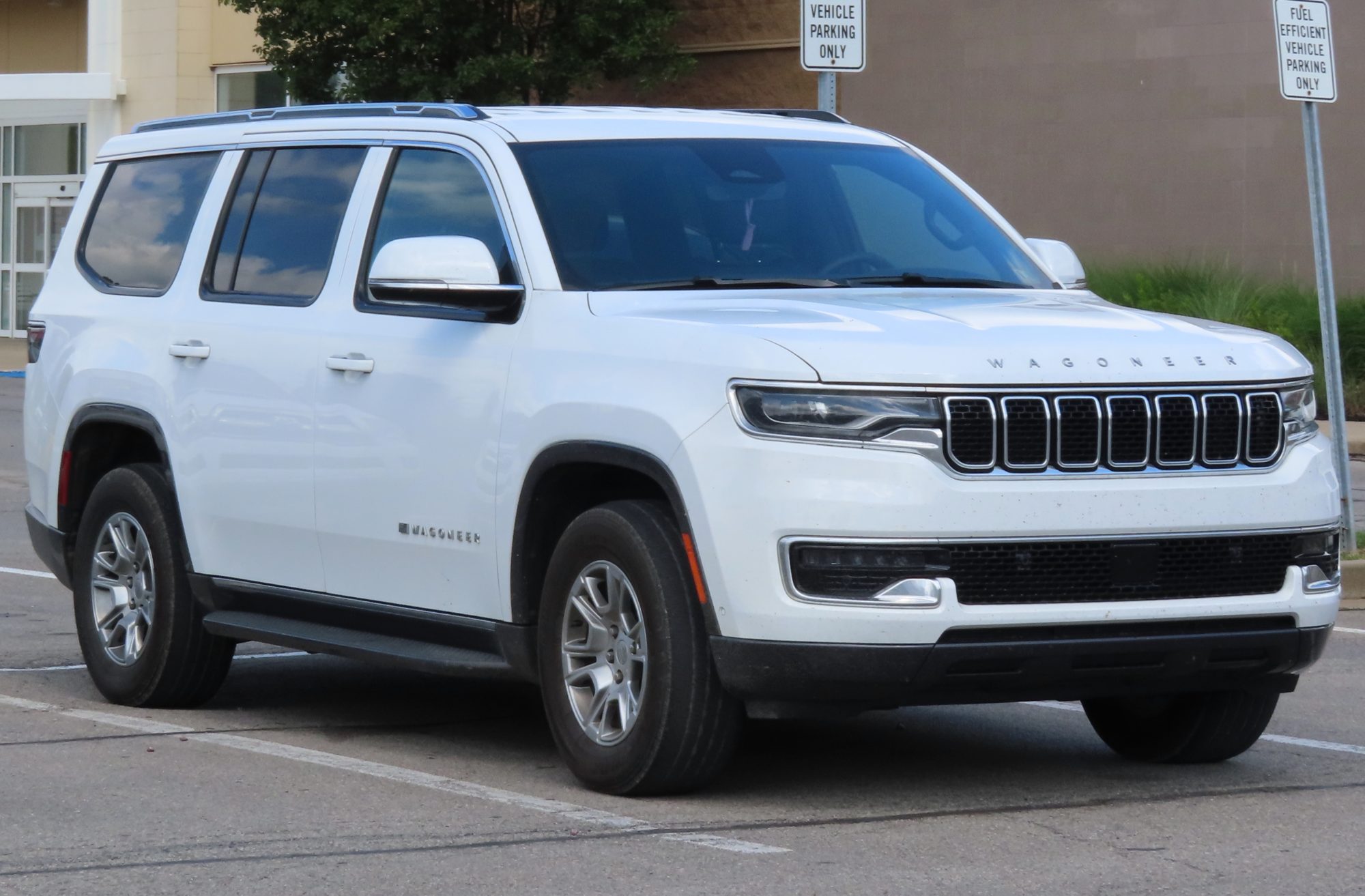 Jeep Wagoneer, front view