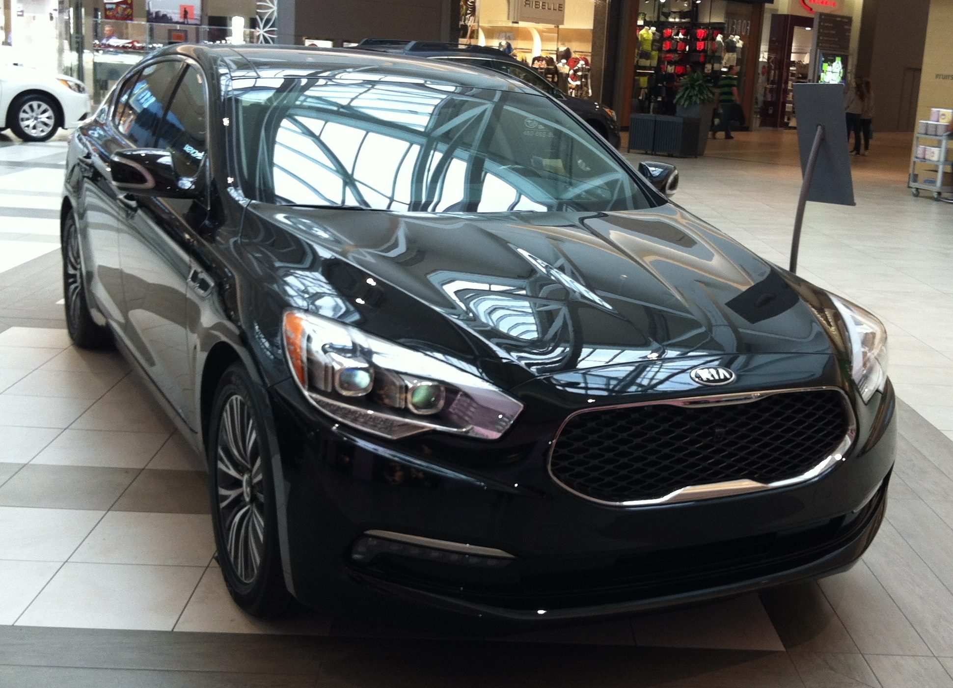 Kia K900, front view