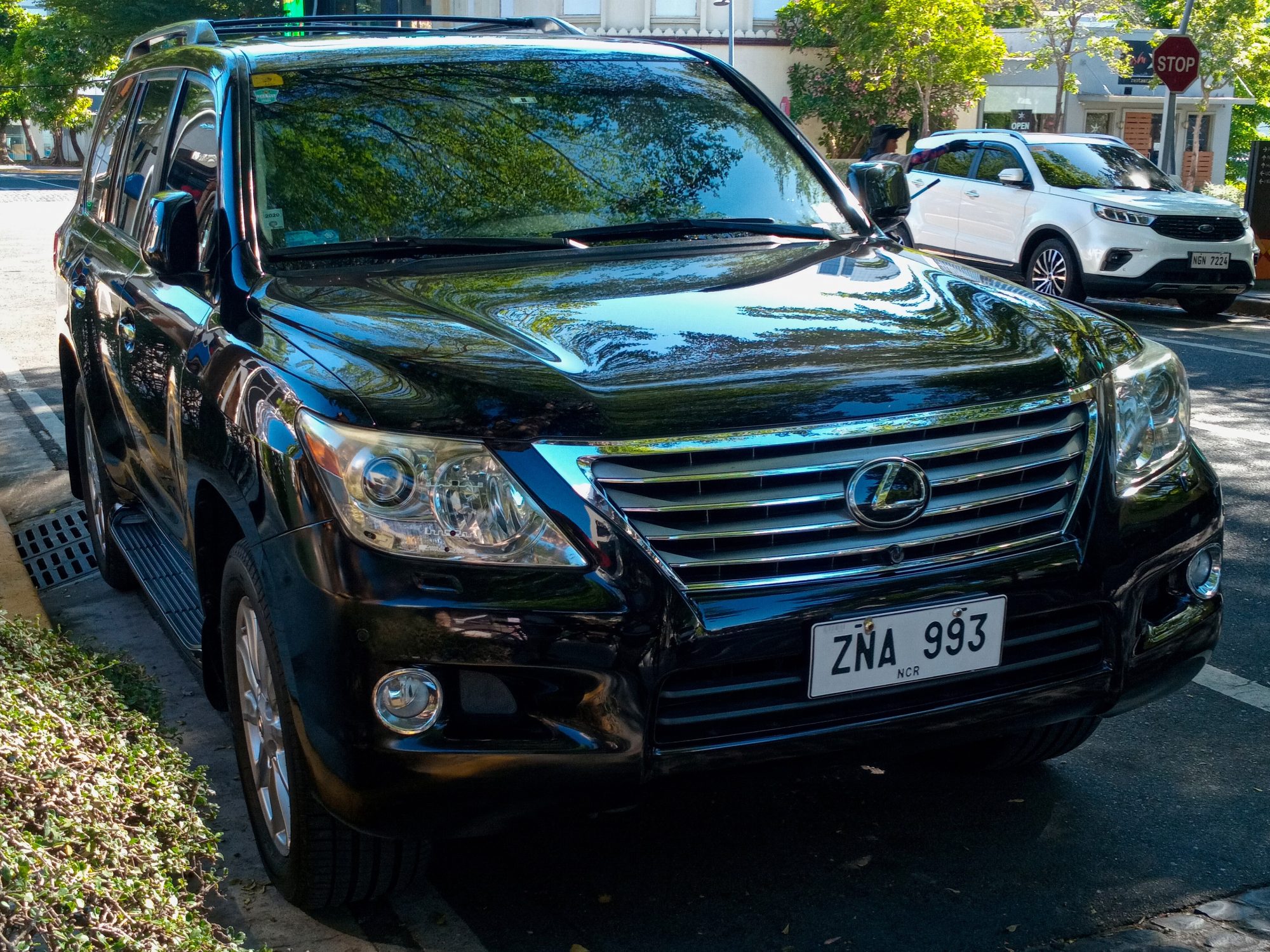 Lexus LX, front view