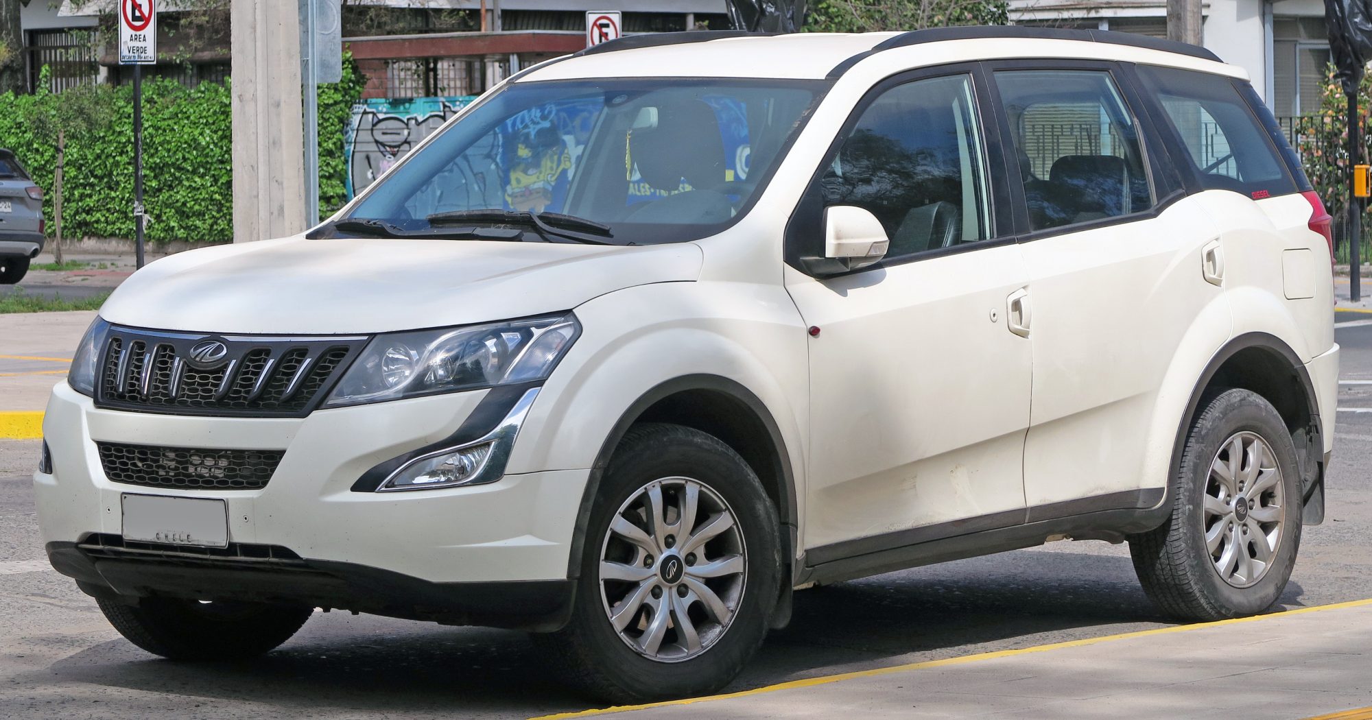 Mahindra XUV500 W8