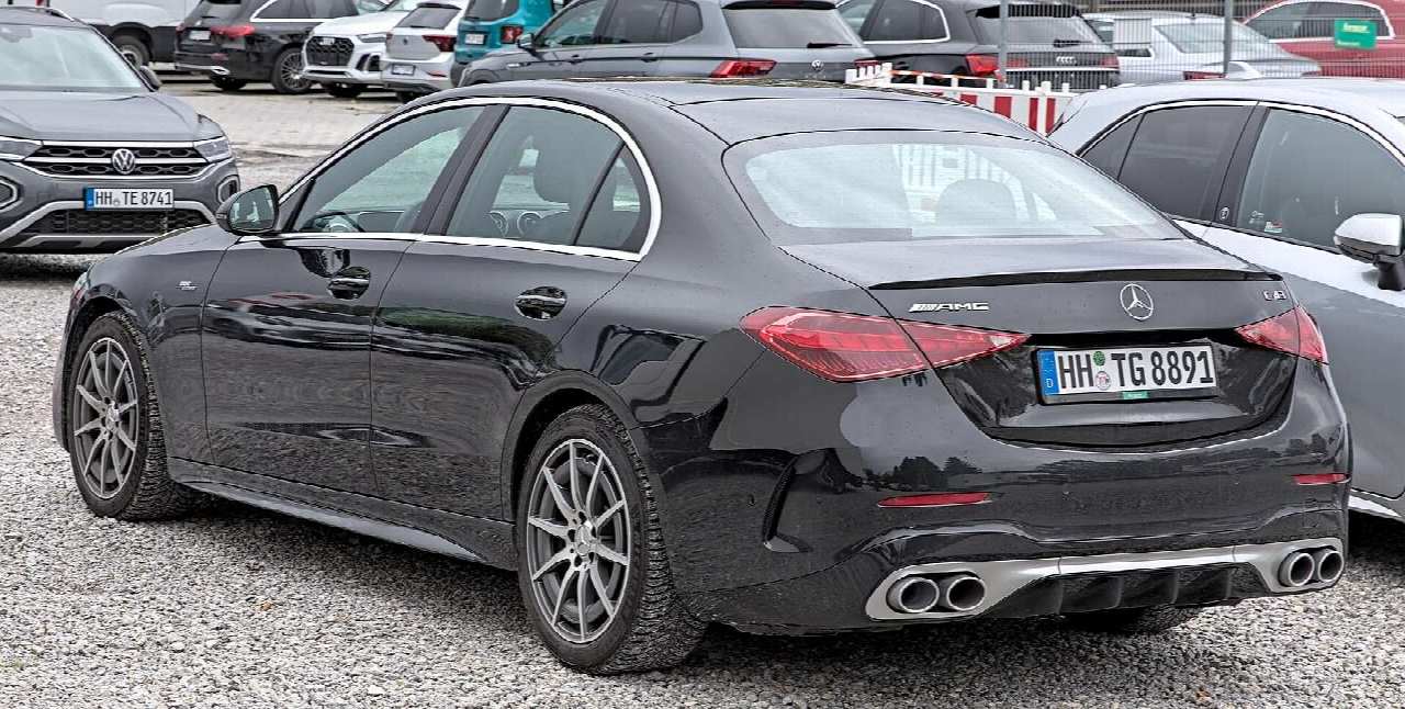 Mercedes-AMG C 43 (W206), rear three-quarter view
