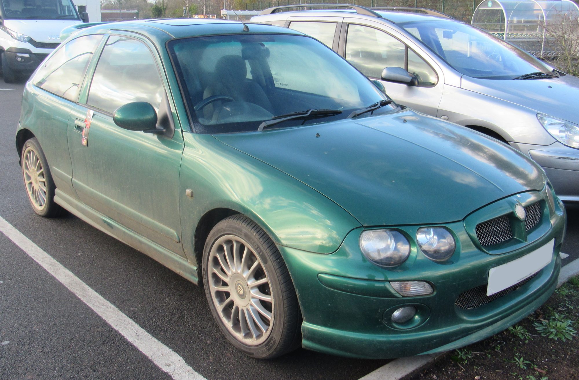 MG ZR, front view
