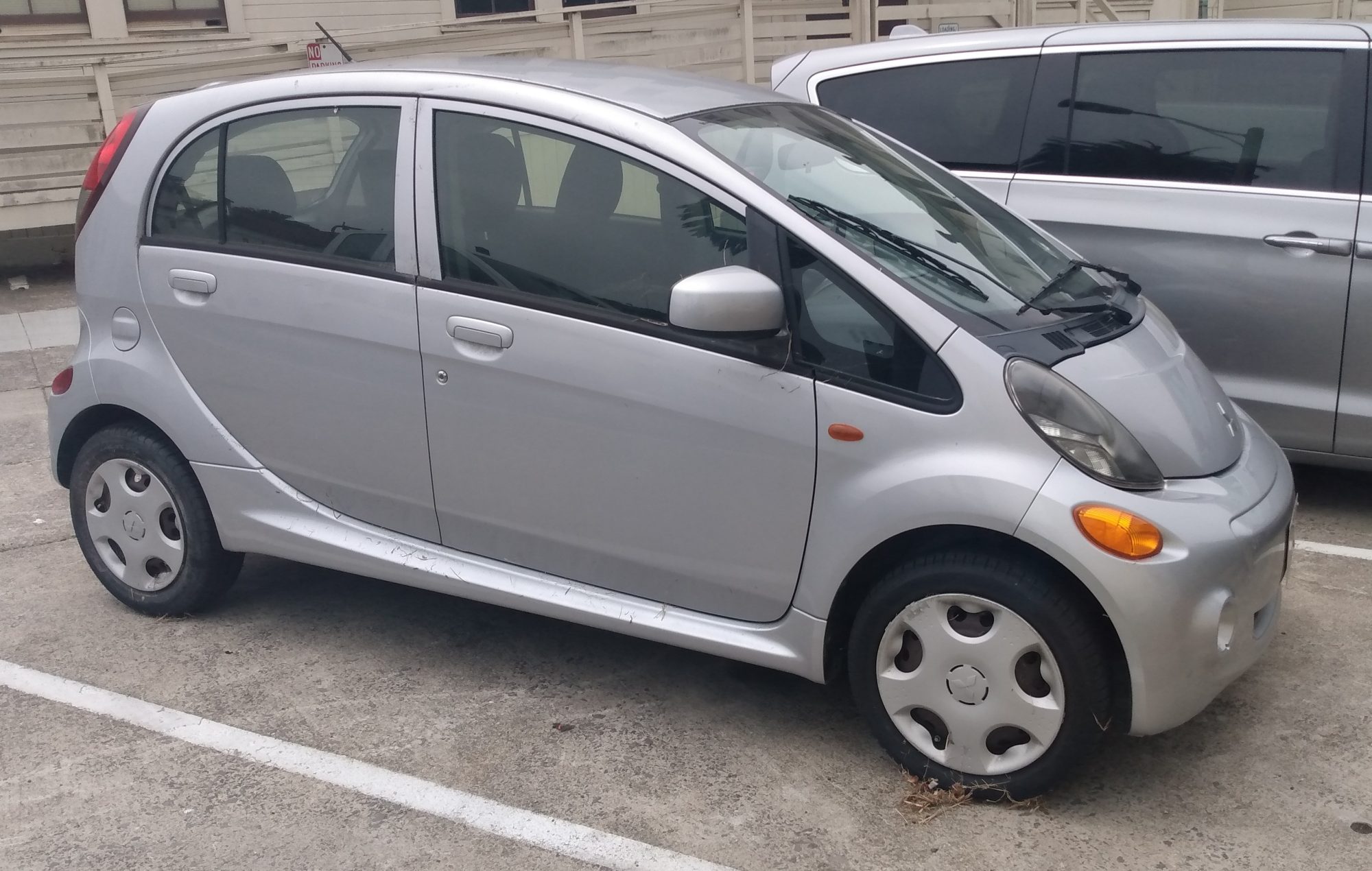 Mitsubishi i-MiEV, front view