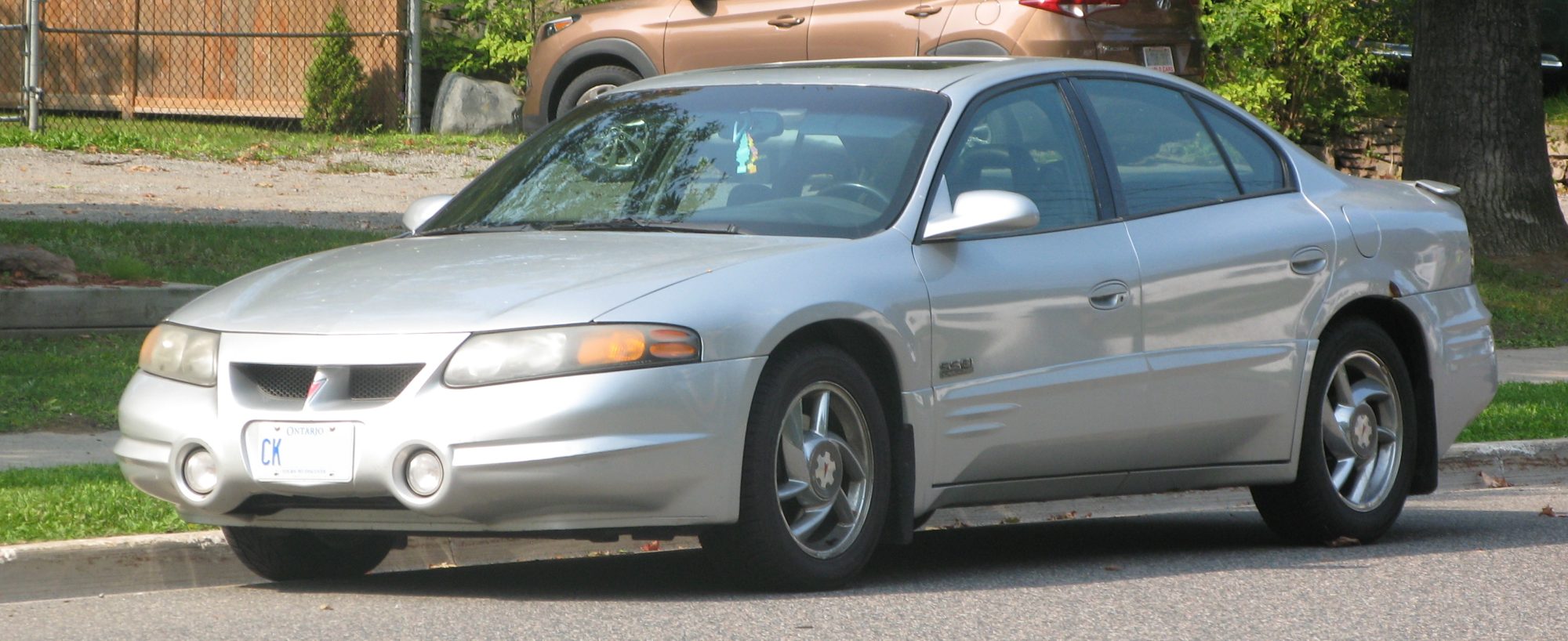 Pontiac Bonneville, front view