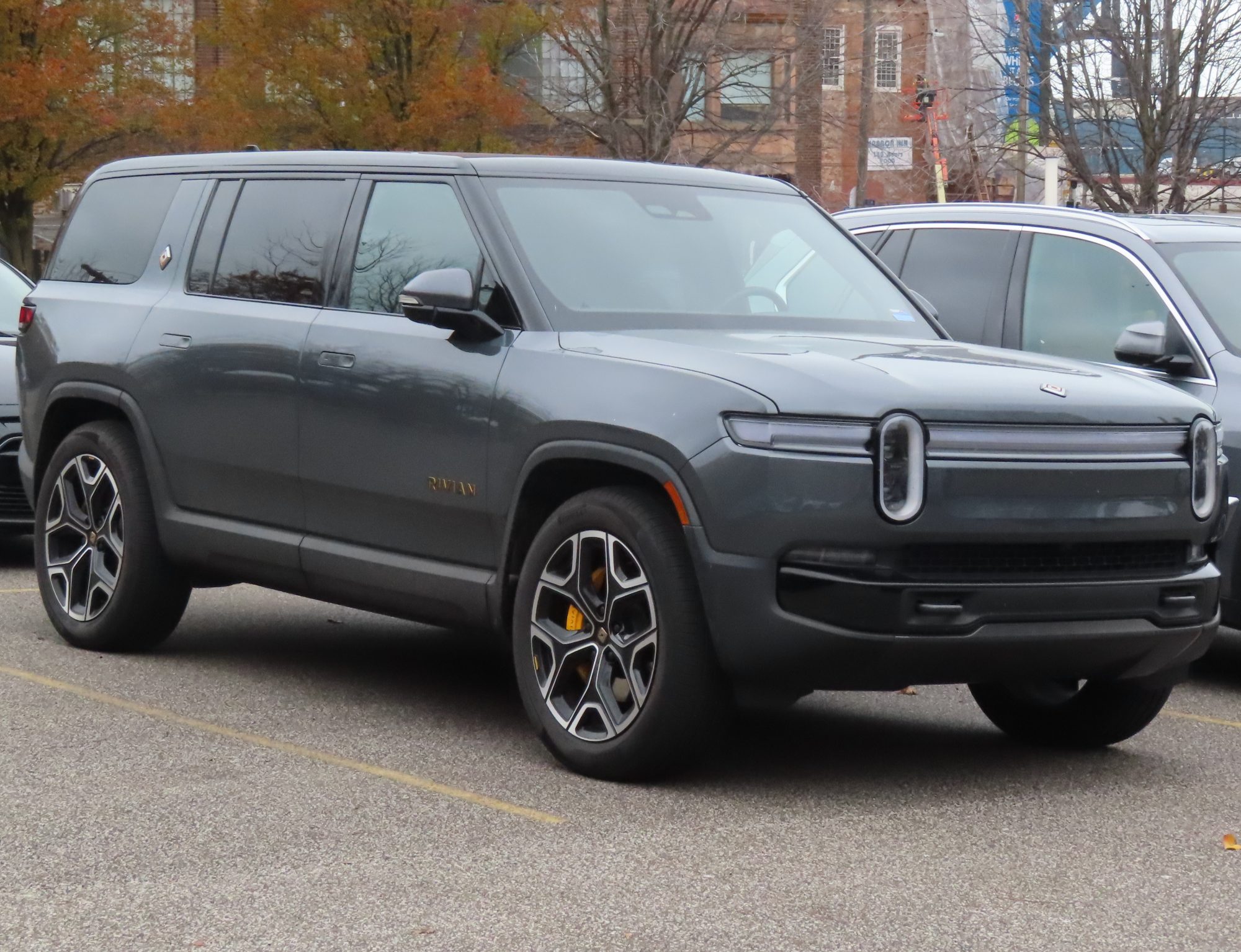 Rivian R1S, front view