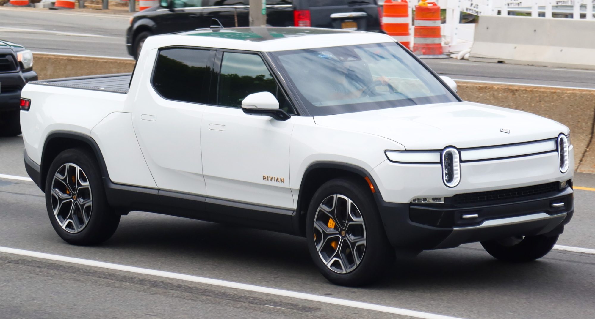 Rivian R1T, front view