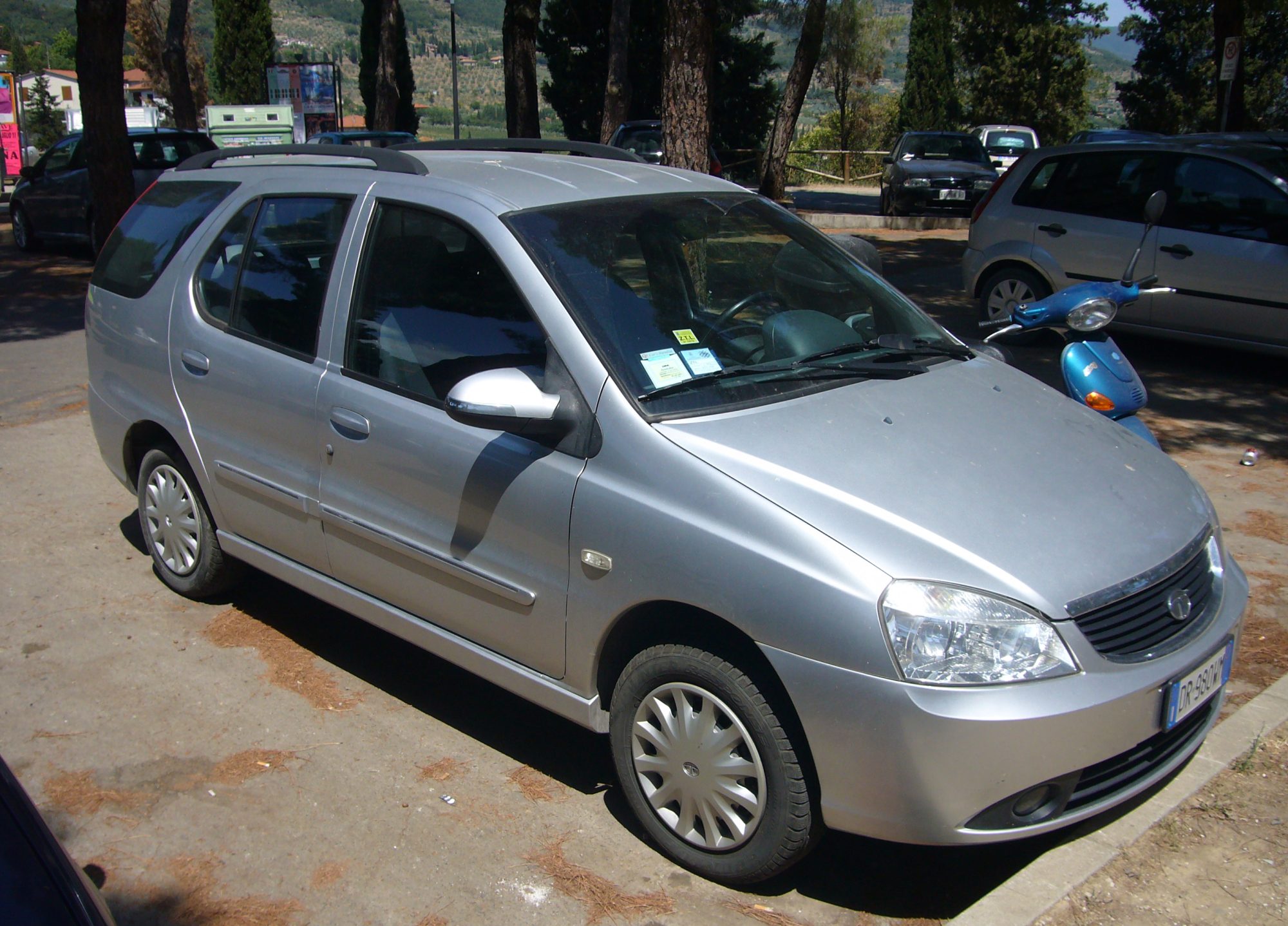 Tata Indigo SW, front view