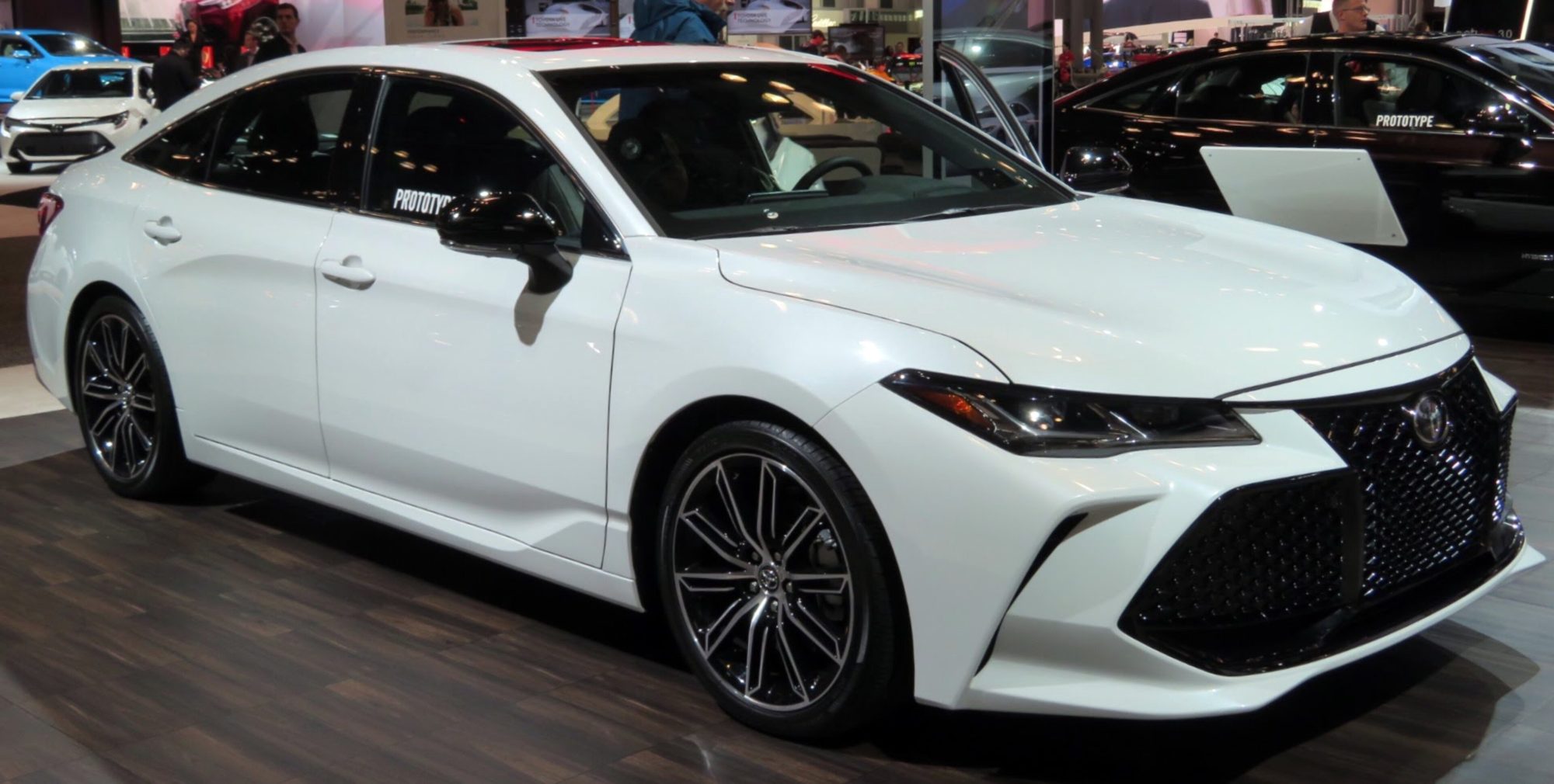 Toyota Avalon, front view