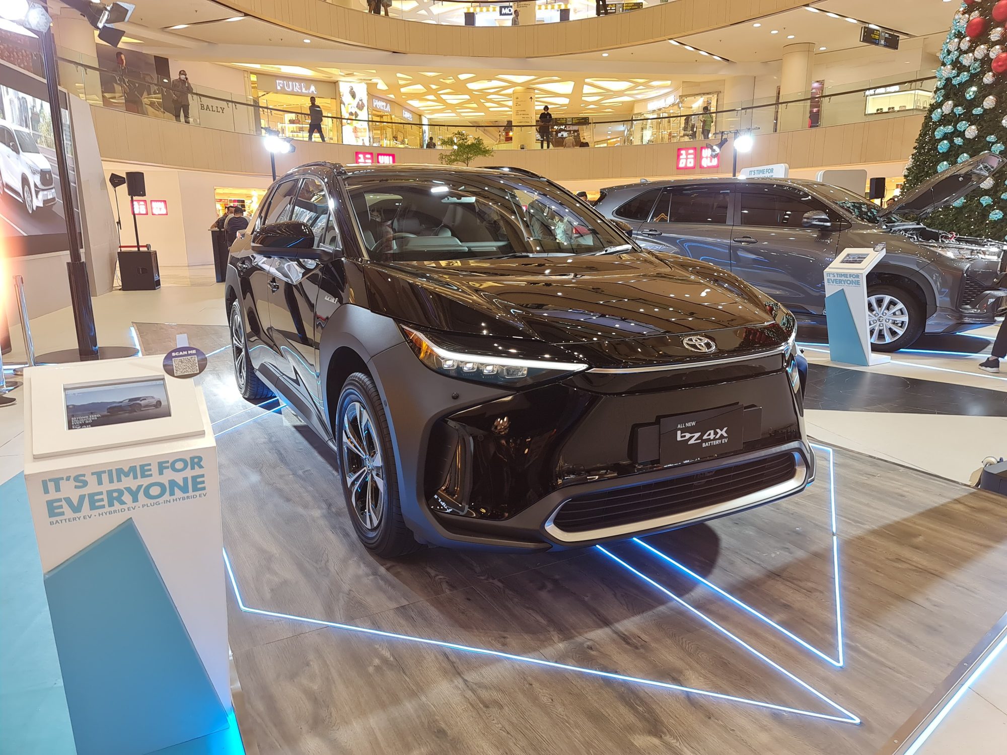 Toyota bZ4X, front view