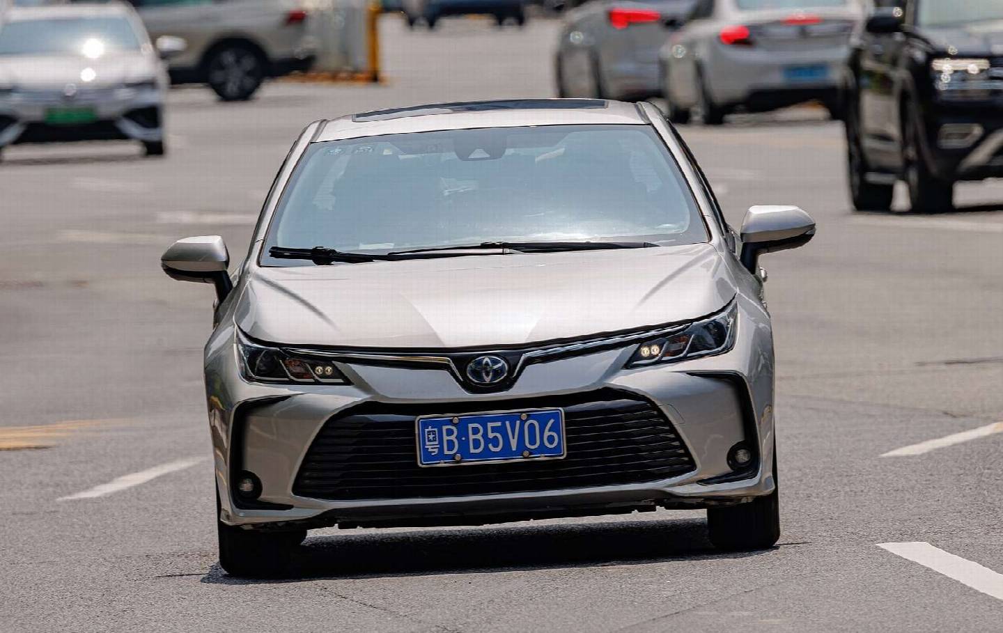 Toyota Corolla sedan hybrid (E210), front view