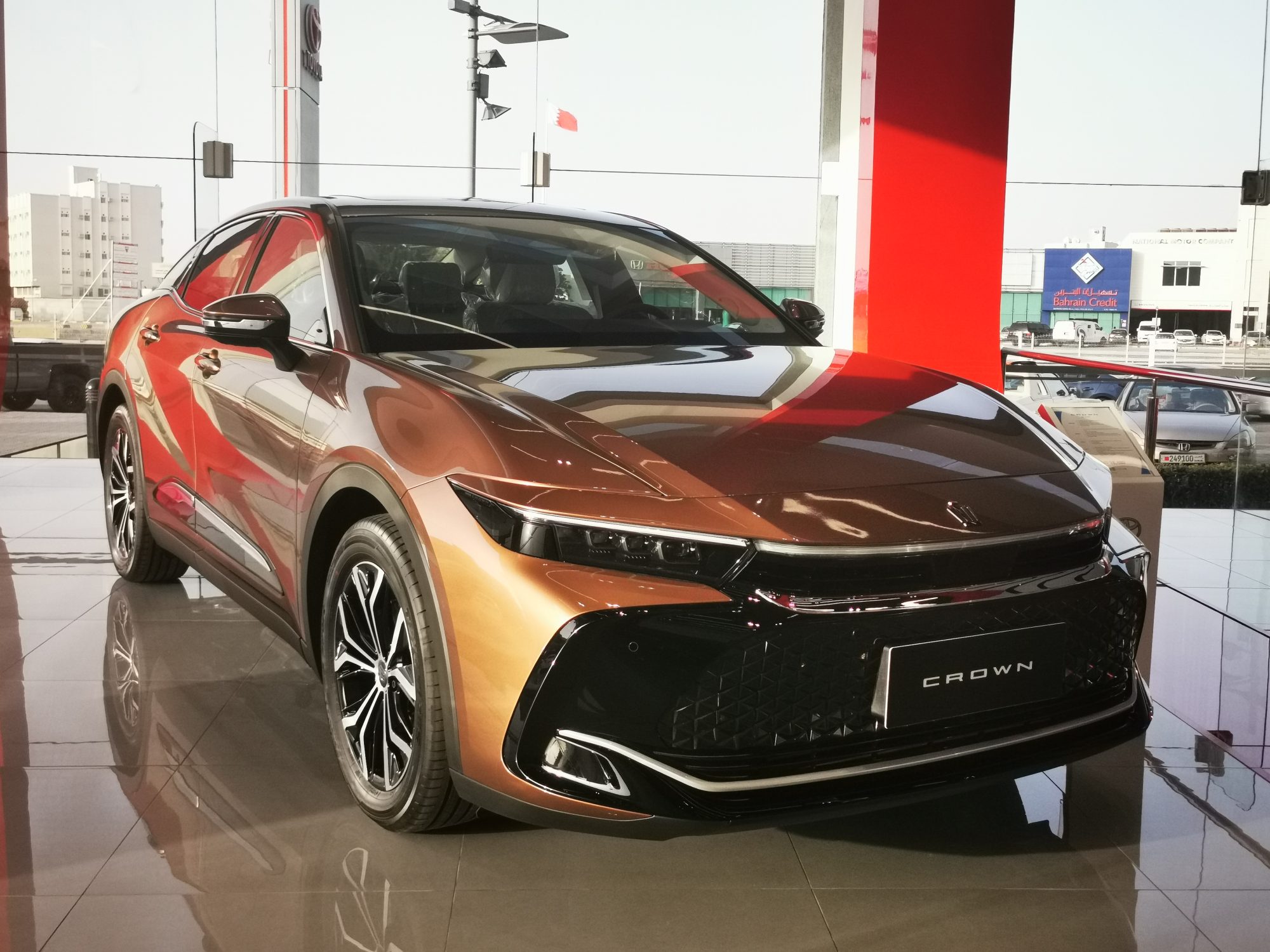 Toyota Crown, front view