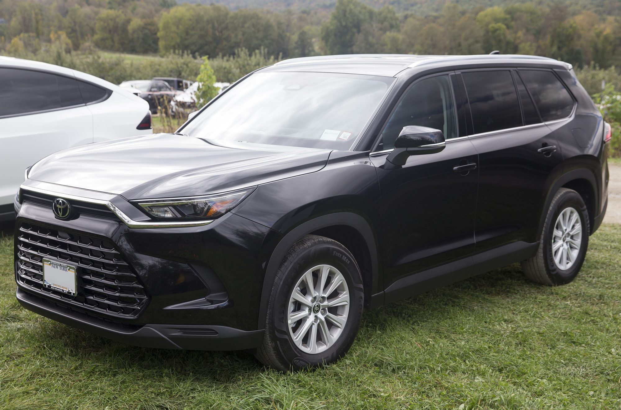 Toyota Grand Highlander, front view