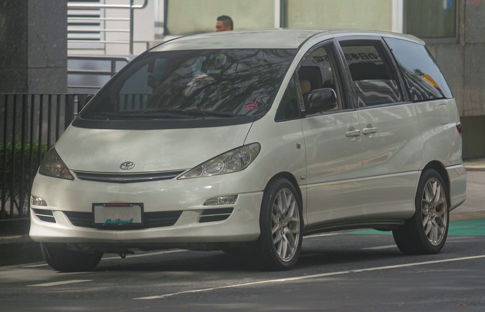 Toyota Previa, front view