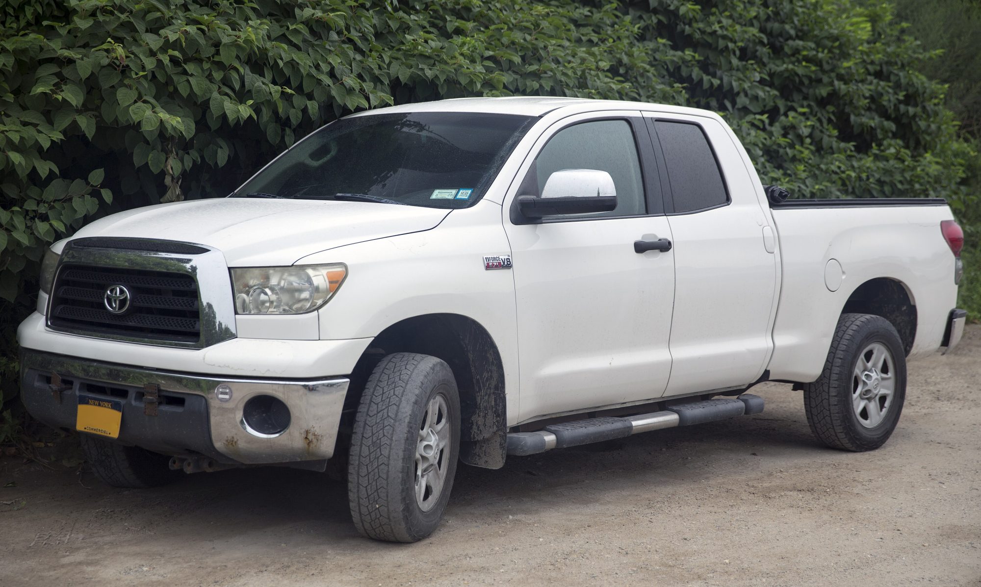 Toyota Tundra, front view