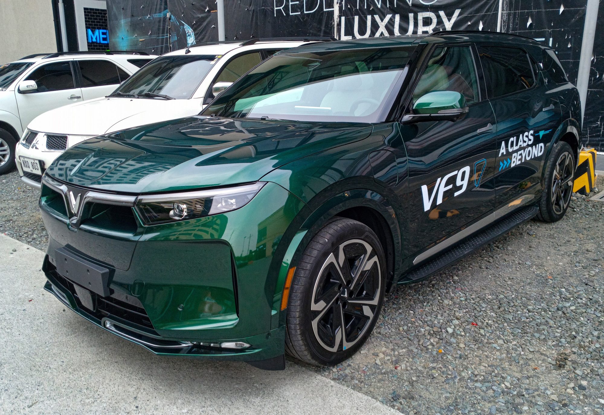 VinFast VF 9, front view