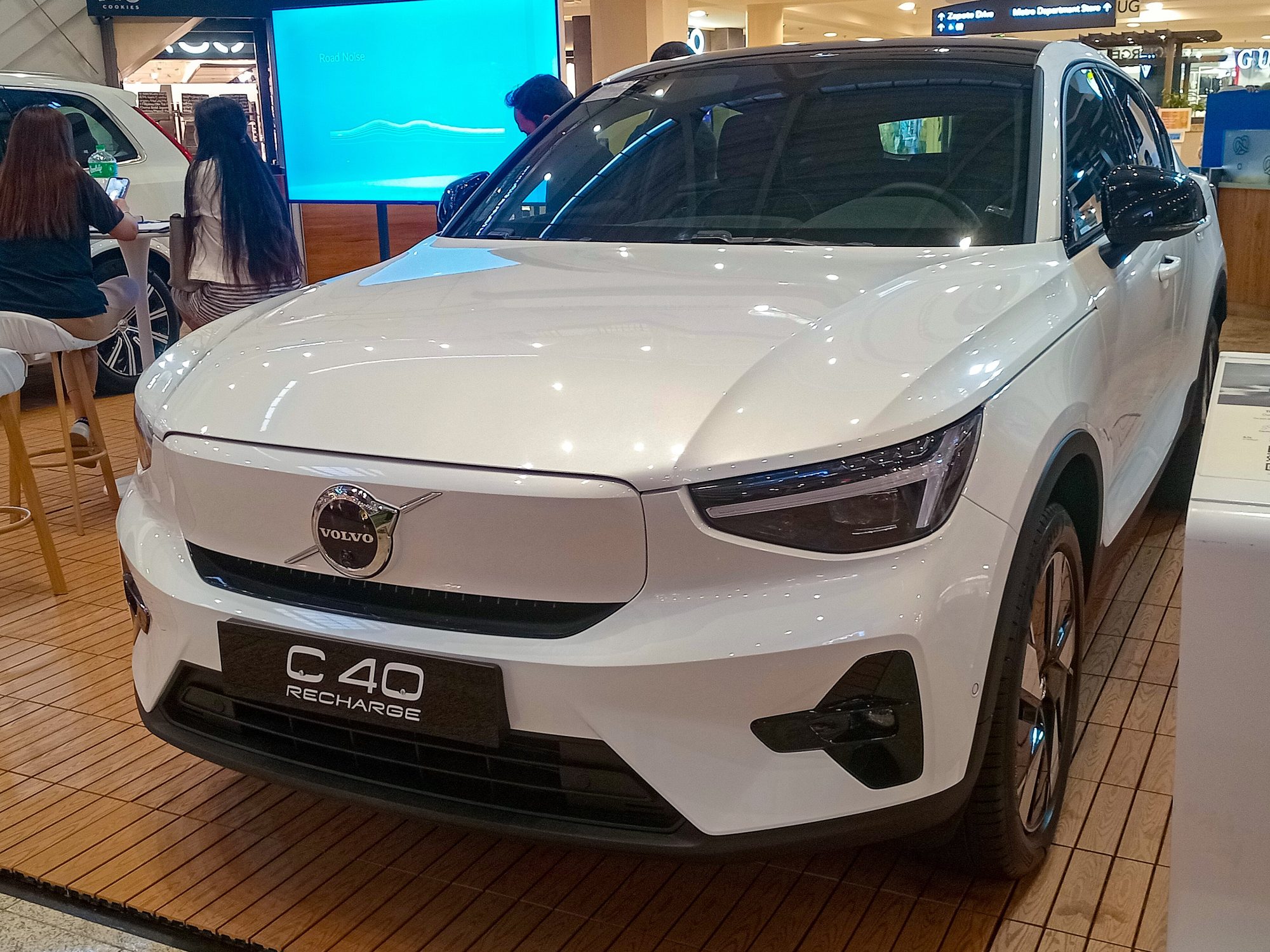 Volvo C40, front view