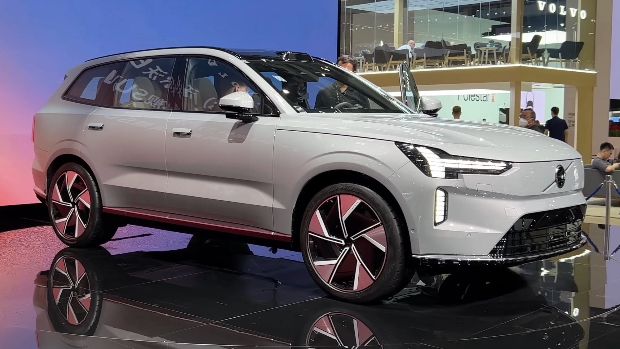 Volvo EX90, front view