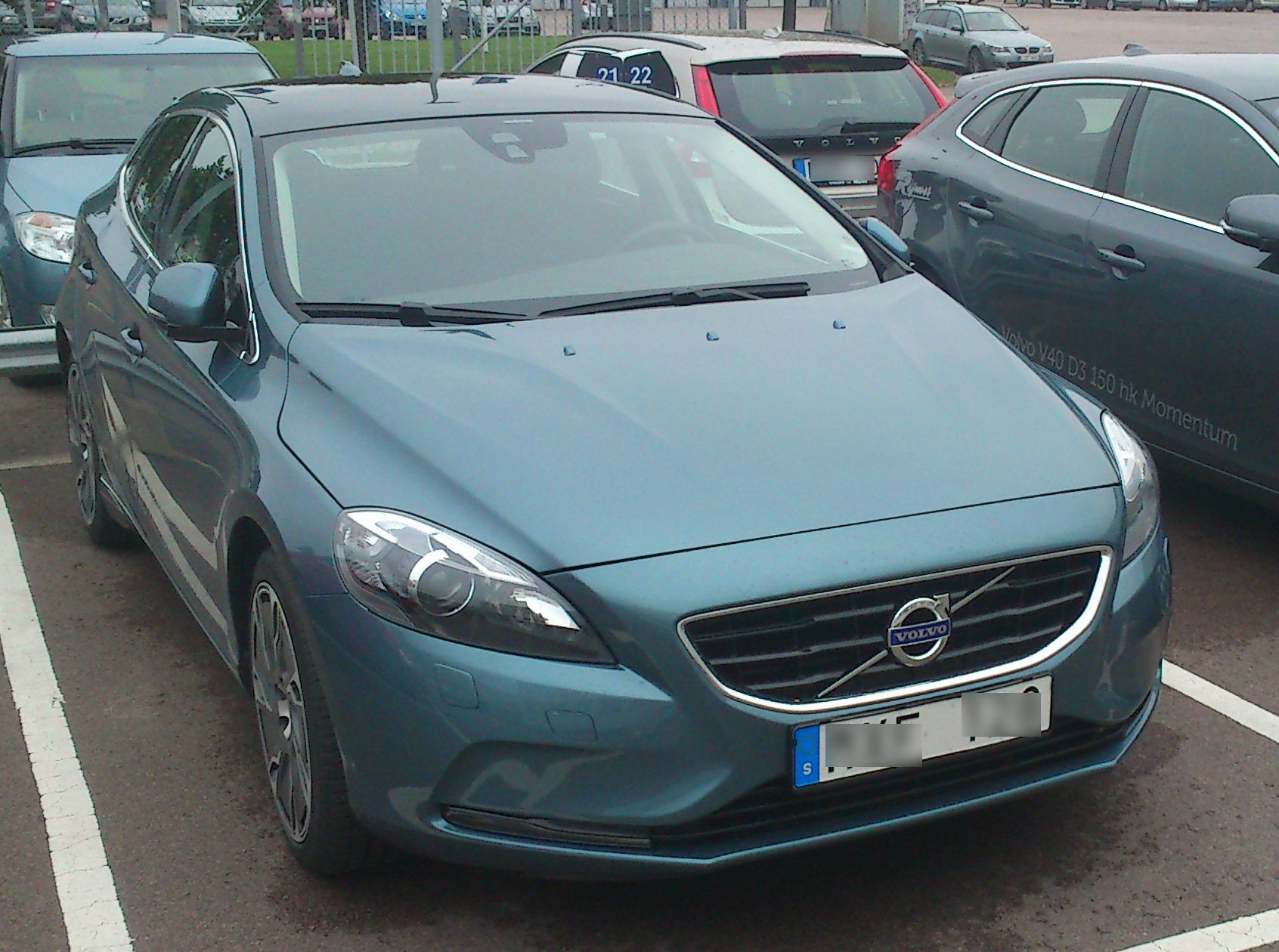 Volvo V40, front view